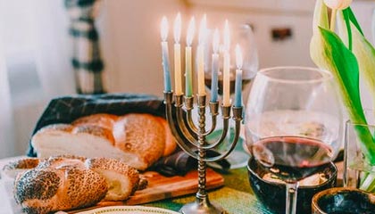 詹姆斯团队安保骂球迷:你们这些烦人的家伙快TM滚开